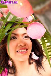 Destiny Poonra раздевается в саду depo0514.jpg