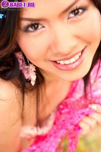 Destiny Poonra раздевается в саду depo0512.jpg