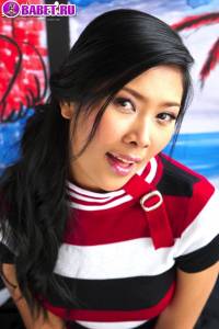 Font Monikar демонстрирует пизду fomo0487.jpg