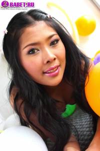 Font Monikar показывает писю fomo0501.jpg