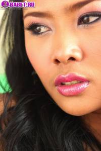 Font Monikar показывает писю fomo0548.jpg