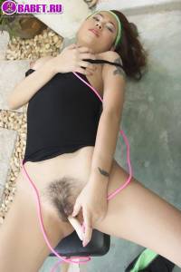 Gift Kamanrat мастурбирует свою пизду gift0330.jpg