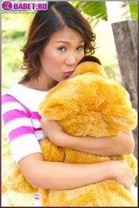 Hiroko Rumi под пальмой играет с самотыком hiru0425.jpg