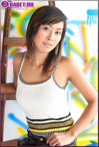 Holly You показывает волосатую пизду hoyo0380.jpg