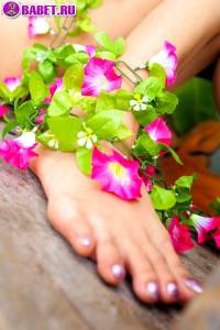 Helen Eirny обсалютно голая в саду heei0370.jpg