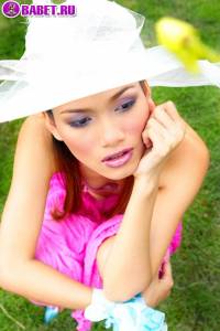 Helen Eirny показывает волосатую пизду heei0605.jpg