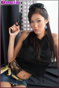 Голая Irene Fah с пистолетом irfa0429.jpg