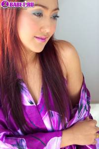 Iko Yeung показывает фиолетовые половые губы ikye0139.jpg