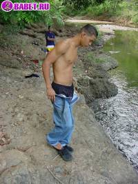 порно фото Гей дрочит свой писюн на бережку 1 fahj utb 13.jpg