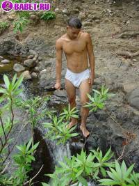 порно фото Гей дрочит свой писюн на бережку 1 fahj utb 25.jpg