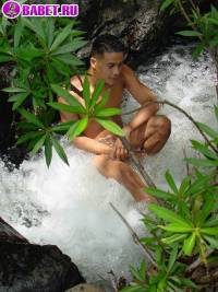 порно фото Гей дрочит свой писюн на бережку 1 fahj utb 47.jpg