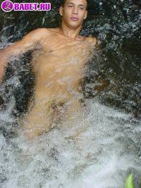 порно фото Гей дрочит свой писюн на бережку 1 fahj utb 49.jpg