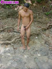 порно фото Гей дрочит свой писюн на бережку 1 fahj utb 54.jpg