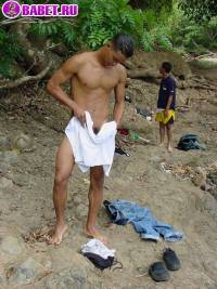 порно фото Гей дрочит свой писюн на бережку 1 fahj utb 91.jpg