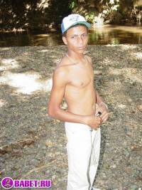 порно фото Голый мальчик на небольшой речушке 3 fahj utb 9.jpg