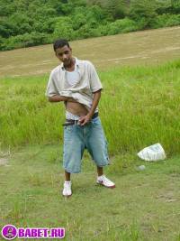 порно фото Голый парень на природе светит хуем 4 fahj utb 10.jpg