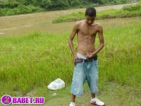 порно фото Голый парень на природе светит хуем 4 fahj utb 27.jpg