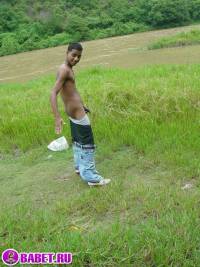 порно фото Голый парень на природе светит хуем 4 fahj utb 37.jpg