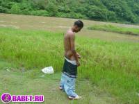 порно фото Голый парень на природе светит хуем 4 fahj utb 38.jpg