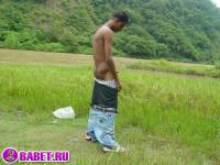 порно фото Голый парень на природе светит хуем 4 fahj utb 39.jpg
