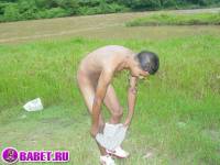порно фото Голый парень на природе светит хуем 4 fahj utb 49.jpg