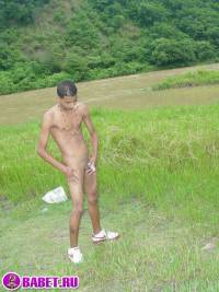 порно фото Голый парень на природе светит хуем 4 fahj utb 51.jpg