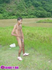 порно фото Голый парень на природе светит хуем 4 fahj utb 53.jpg