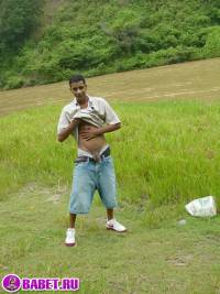 порно фото Голый парень на природе светит хуем 4 fahj utb 5.jpg