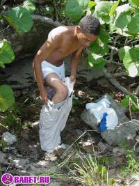 порно фото Парень дрочит хуй на берегу океана 2 afro gey 113.jpg