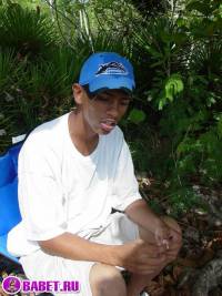 порно фото Парень дрочит хуй на берегу океана 2 afro gey 115.jpg