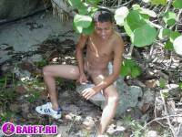 порно фото Парень дрочит хуй на берегу океана 2 afro gey 27.jpg