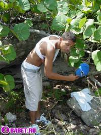 порно фото Парень дрочит хуй на берегу океана 2 afro gey 3.jpg