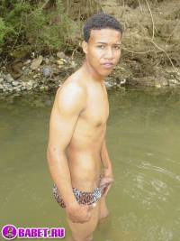порно фото Парень моет в речке хуй и дрочит 4 afro gey 71.jpg