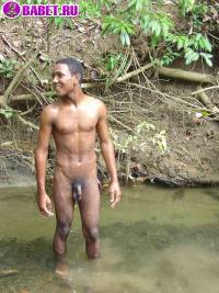 порно фото Скучный гей голый на реке 10 afro gey 28.jpg
