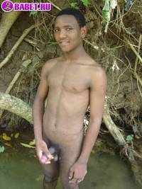 порно фото Скучный гей голый на реке 10 afro gey 77.jpg