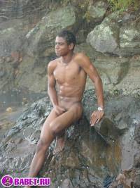 Дрочит хуй парнишка в дождь 1aza14.jpg скачать на телефон