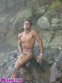 порно фото Дрочит хуй парнишка в дождь 1aza15.jpg