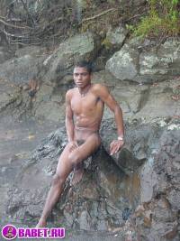 порно фото Дрочит хуй парнишка в дождь 1aza17.jpg