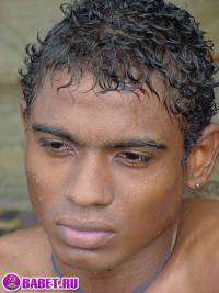 порно фото Дрочит хуй парнишка в дождь 1aza22.jpg