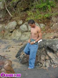 порно фото Дрочит хуй парнишка в дождь 1aza3.jpg