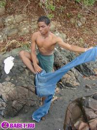 порно фото Дрочит хуй парнишка в дождь 1aza4.jpg