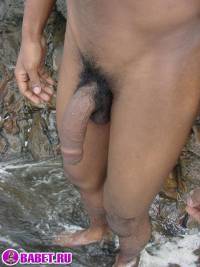 порно фото Дрочит хуй парнишка в дождь 1aza57.jpg