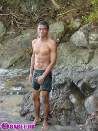 порно фото Дрочит хуй парнишка в дождь 1aza5.jpg