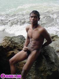 порно фото Дрочит хуй парнишка в дождь 1aza60.jpg