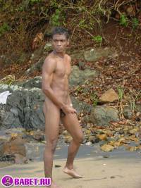 порно фото Дрочит хуй парнишка в дождь 1aza73.jpg