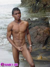 порно фото Дрочит хуй парнишка в дождь 1aza74.jpg