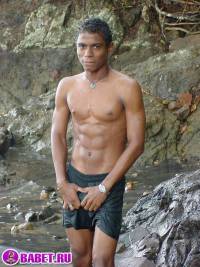 порно фото Дрочит хуй парнишка в дождь 1aza7.jpg