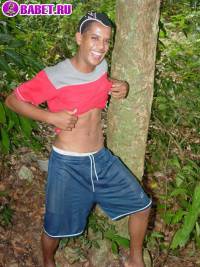 порно фото Красивый молодой гей голый на природе 2aza11.jpg