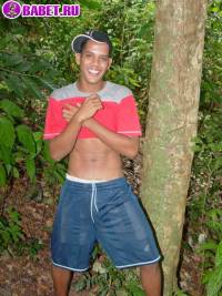 порно фото Красивый молодой гей голый на природе 2aza13.jpg