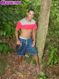 порно фото Красивый молодой гей голый на природе 2aza16.jpg